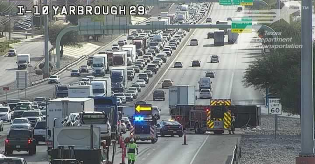 Volcadura de Camión en la I-10 Cerquita de Yarbrough: Últimas Noticias