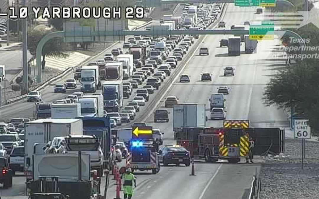 Volcadura de Camión en la I-10 Cerquita de Yarbrough: Últimas Noticias