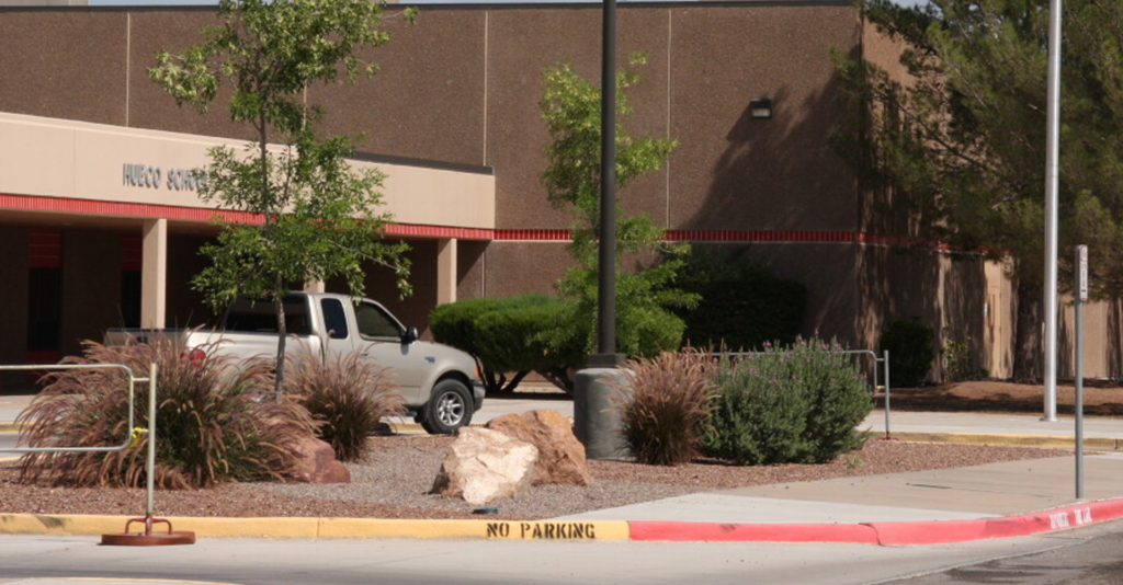 Escuela primaria Hueco en El Paso activa protocolo de seguridad por humo azul y olor inusual