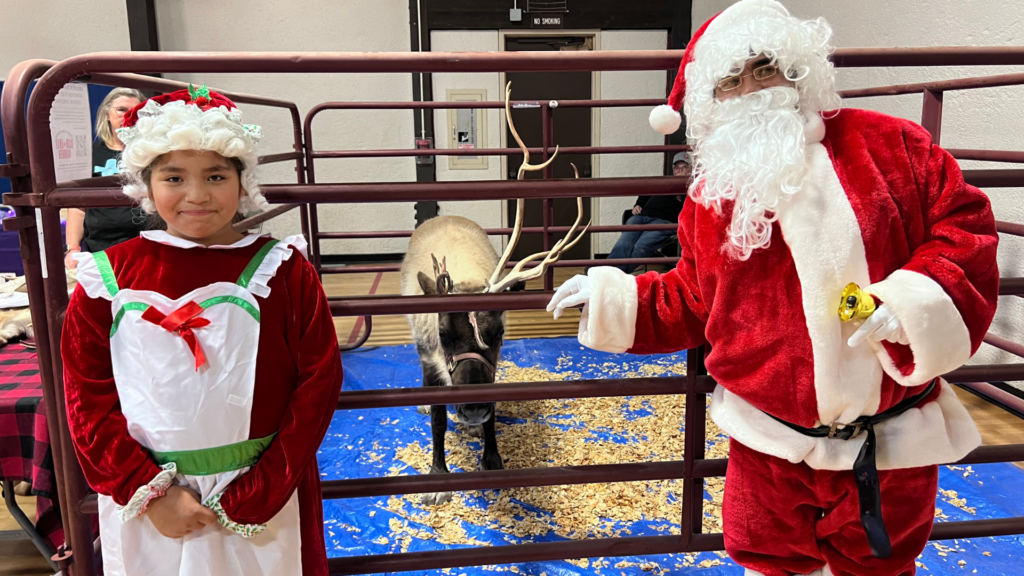 Convivia Navideño en Evergreen: ¡Ven a Conocer a Santa Claus y un Reno Real Este Sábado!