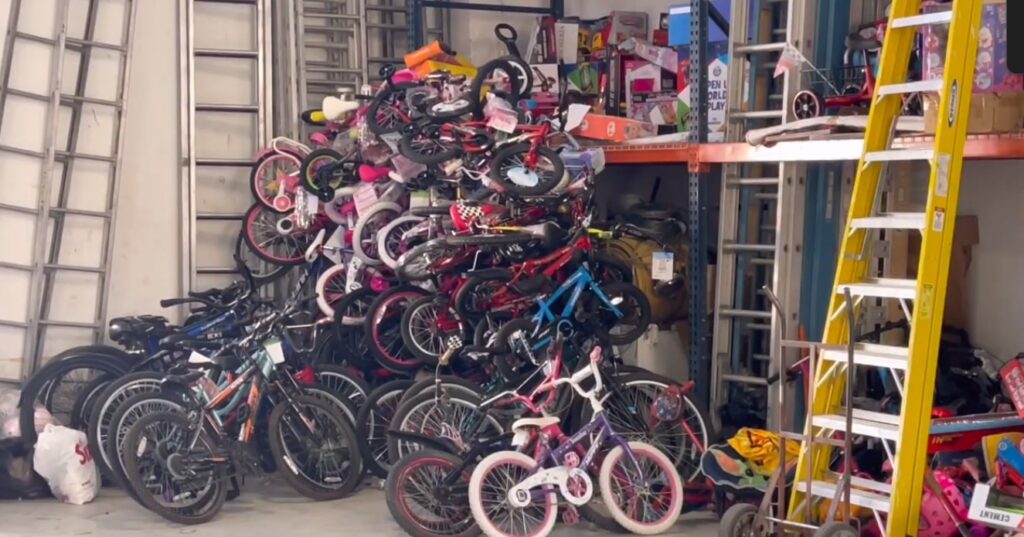 Santa Claus Bombero de Ciudad Juárez Solicita Ayuda a la Comunidad de El Paso para Juguetes Navideños