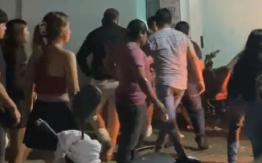 Trágico incidente en concierto de Los Cadetes de Linares: Muere Abner, joven quemado en Chiapas