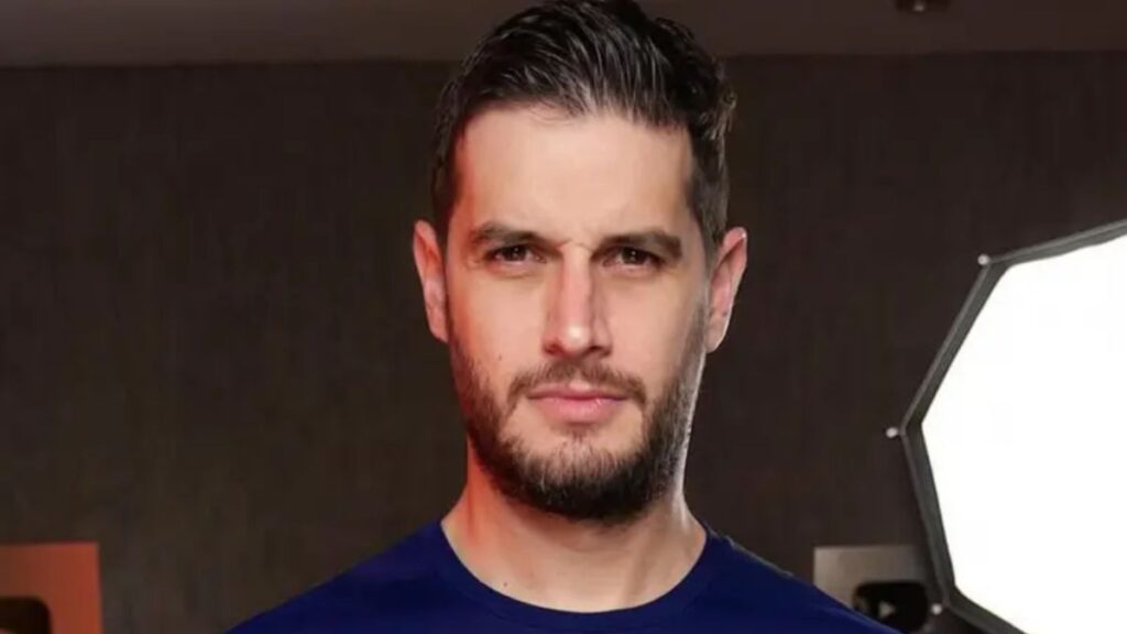 Adrián Marcelo: Aceptando su Psicopatía y Sociopatía en un Revelador Análisis