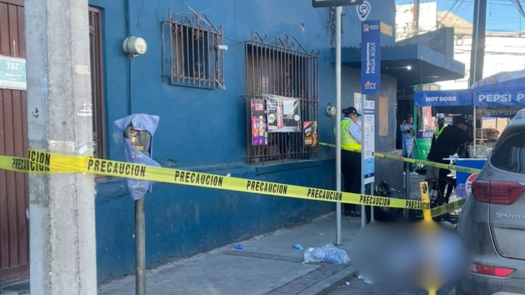 Hombre Muerto en las Calles del Centro de Monterrey por Posibles Causas Médicas