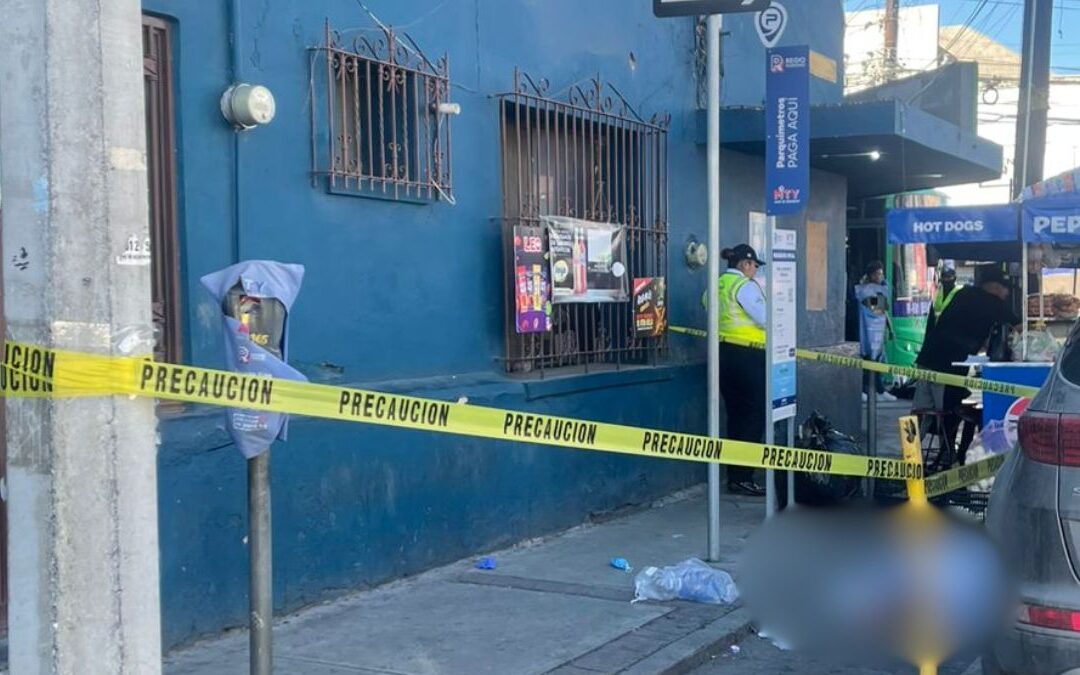 Hombre Muerto en las Calles del Centro de Monterrey por Posibles Causas Médicas