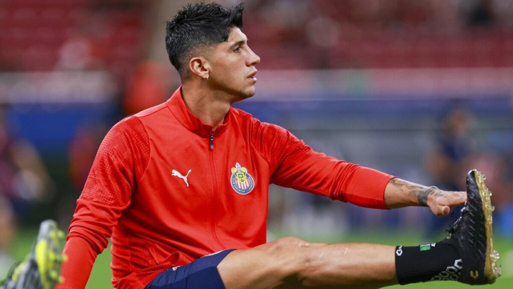 Alan Pulido: Chivas Busca Reubicar al ‘Pez Gordo’ en Otra Equipo de la Liga MX