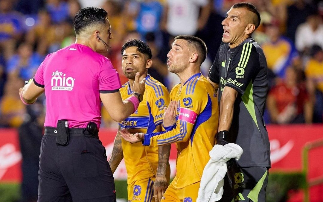 Chuletita: Familiar Rechazado por Cruz Azul Ahora Arbitra y Sanciona Dos Penales ante Tigres