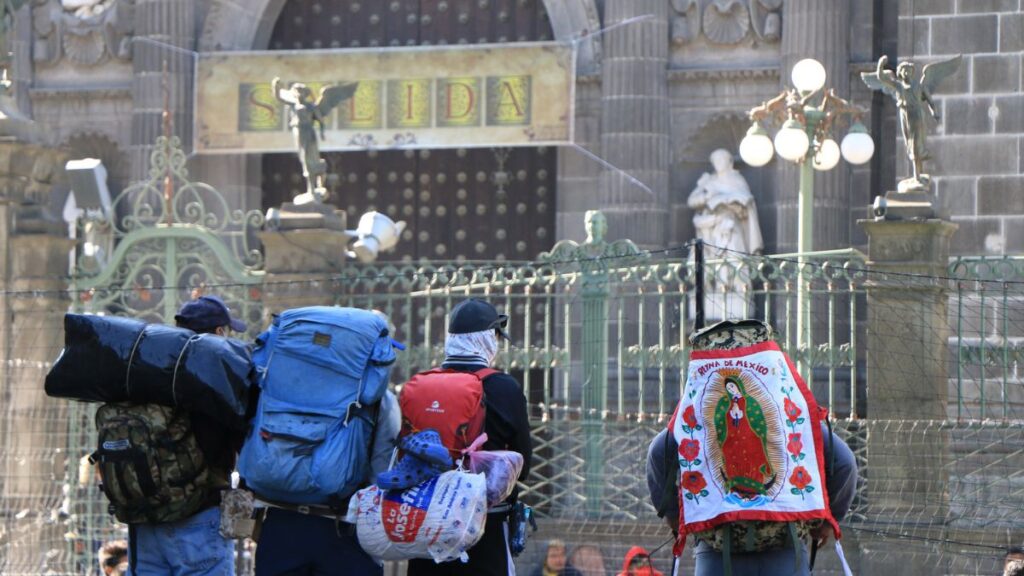 Arzobispo de Puebla Llama a Peregrinos a Cuidarse Durante los Festejos Guadalupanos