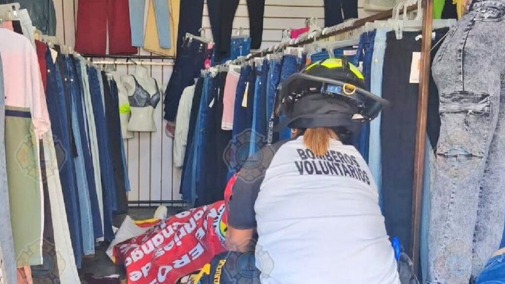 Asesinato en Phoenix: Mujer es abatida a balazos frente a su hijo en un negocio