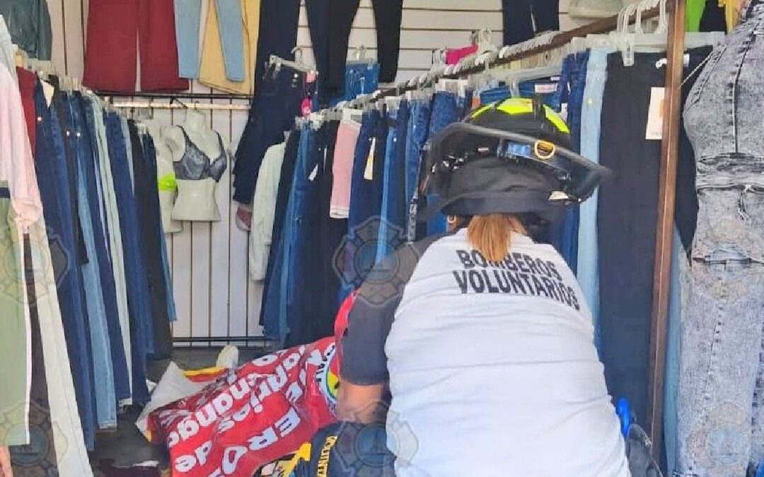 Asesinato en Phoenix: Mujer es abatida a balazos frente a su hijo en un negocio