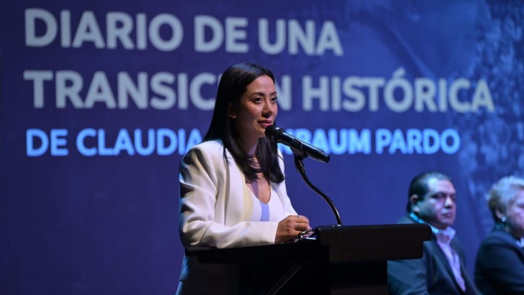 Betzabé Martínez Asiste a la Presentación del Libro “Diario de una Transición Histórica” en Phoenix