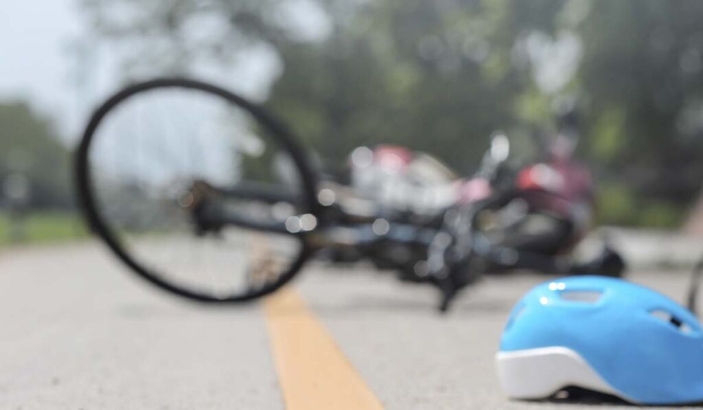 Bicicletas eléctricas: Un regalo navideño emocionante que preocupa por las lesiones infantiles