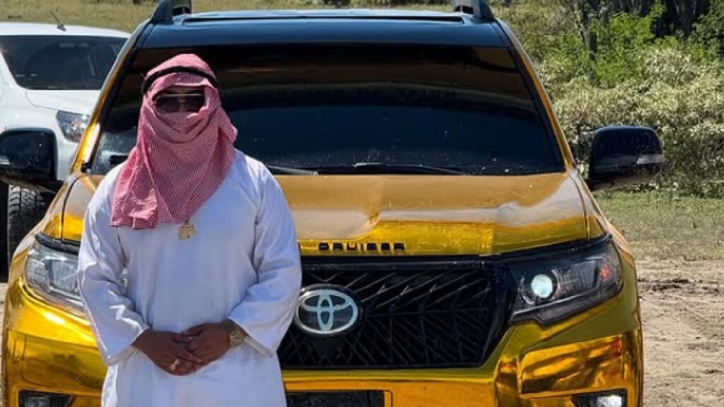 Influencer Insulta a Policías Tras Inmovilización de su Lujosa Camioneta en Phoenix