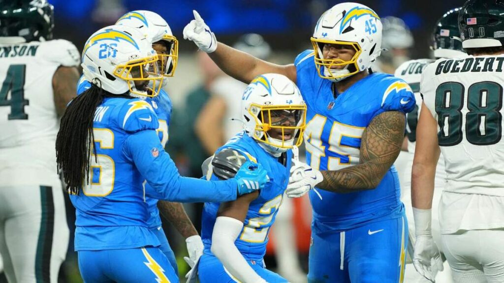 Los Angeles Chargers Logran una Victoria Dramática Ante Philadelphia Eagles en Tiempo Extra