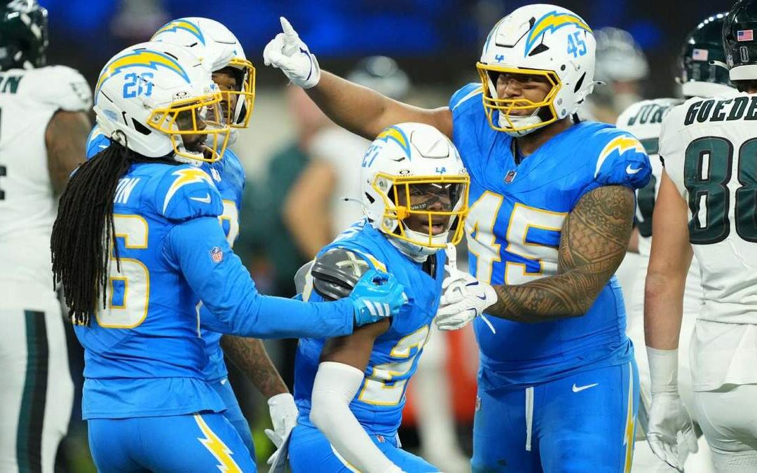 Los Angeles Chargers Logran una Victoria Dramática Ante Philadelphia Eagles en Tiempo Extra