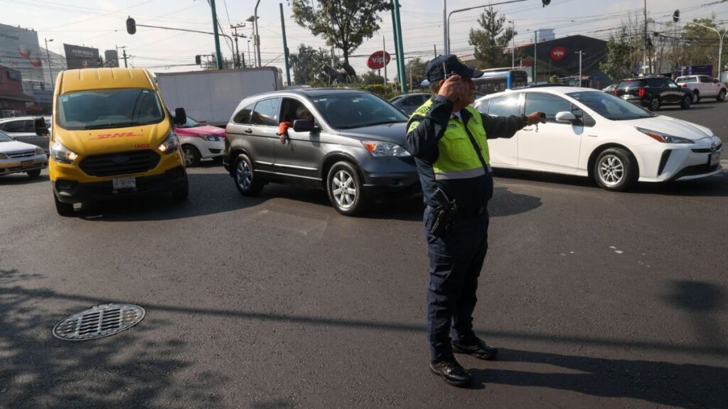 Hoy No Circula: ¿Qué Autos Descansan en CdMx y Edomex el Lunes 8 de Diciembre de 2025?