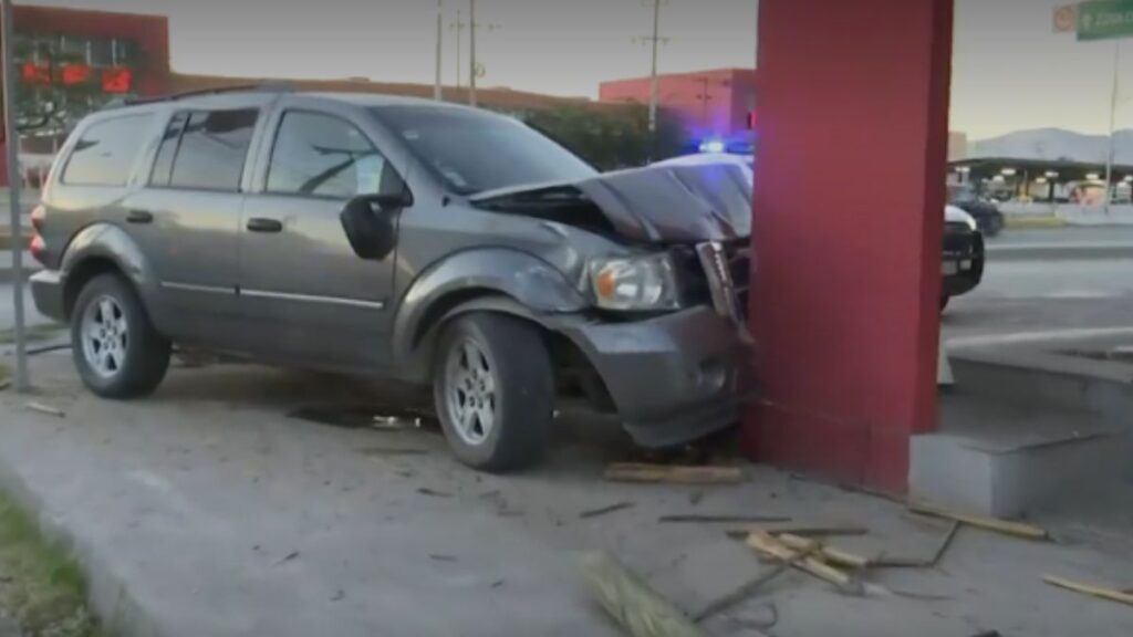 Accidente en Torreón: Auto choca contra negocio de comida mientras conductor se dirige a consulta médica