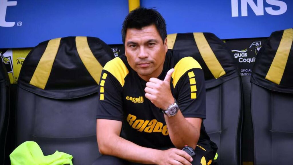 Esteban González asume como nuevo entrenador de los Gallos Blancos de Querétaro