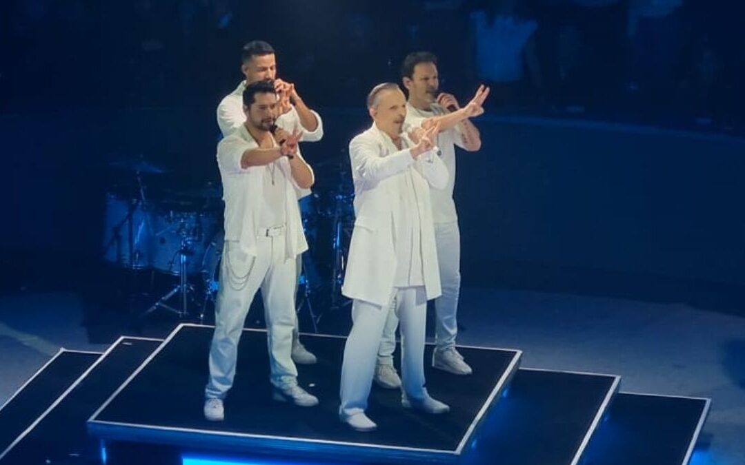 Miguel Bosé Brilla en Monterrey: Una Noche Íntima de Éxito Musical