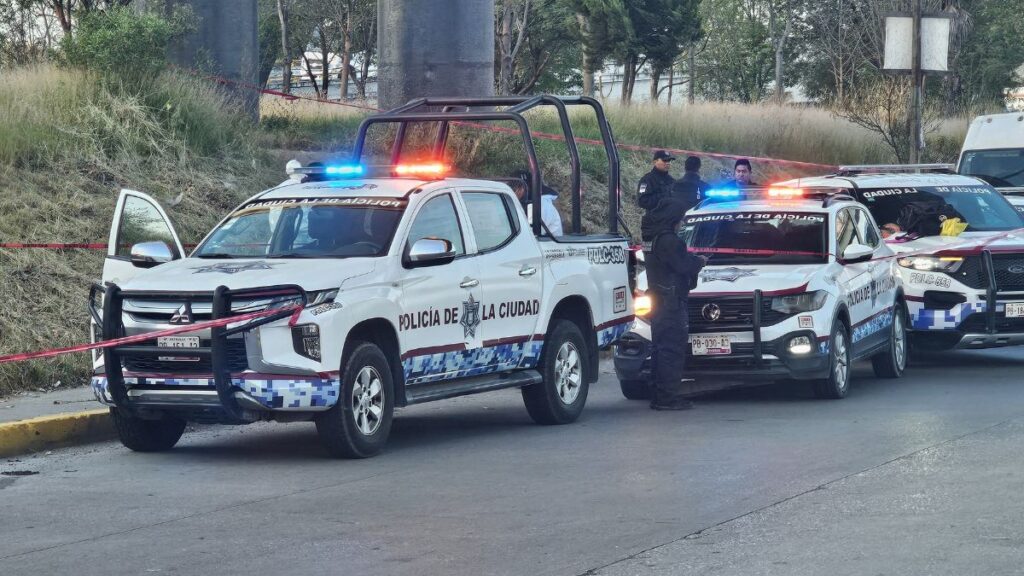 Descubren cadáver torturado abajo del puente del Periférico en Amozoc
