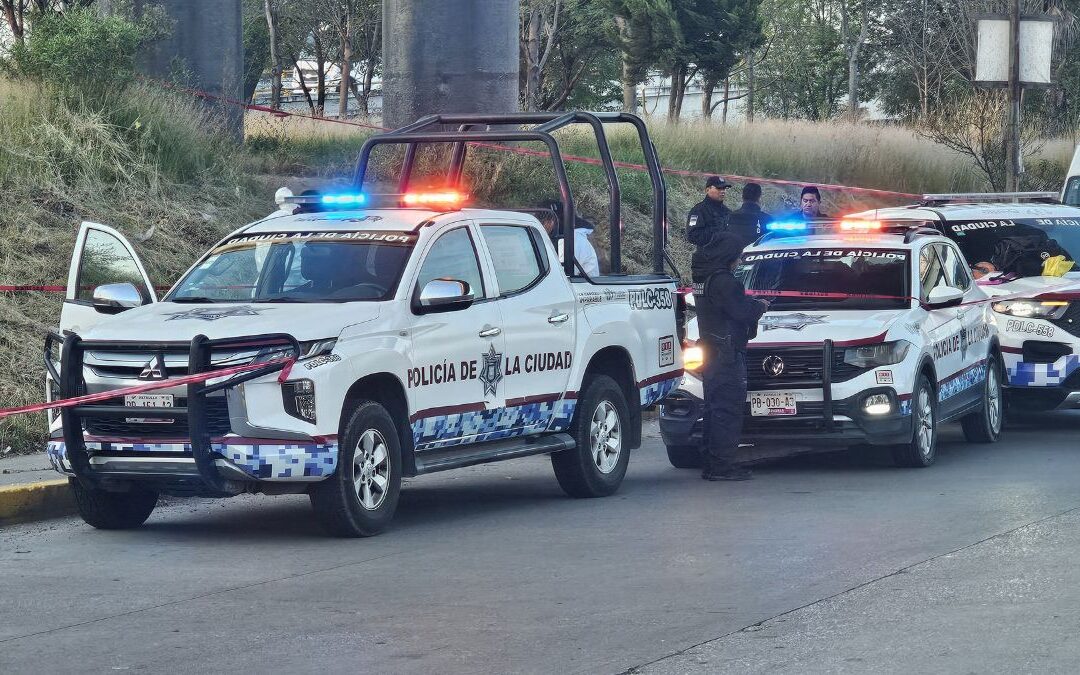 Descubren cadáver torturado abajo del puente del Periférico en Amozoc