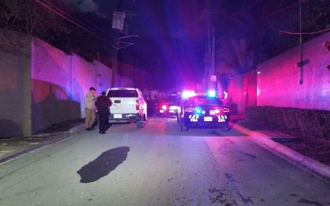 Tragedia vial en Monterrey: Motociclista muere tras chocar con un camión