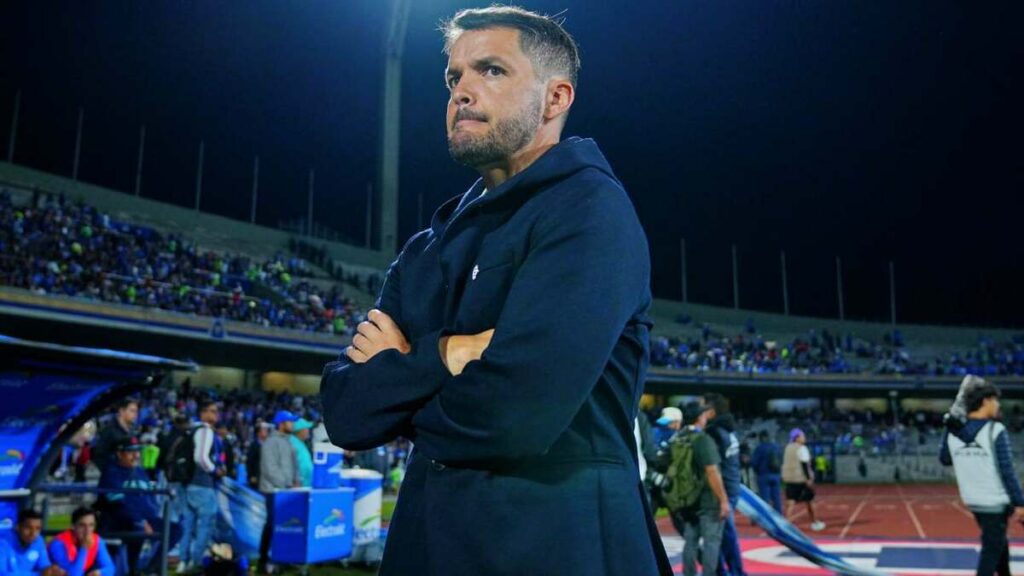 Nicolás Larcamón Aspira a ‘Enmudecer el Volcán’ con su Estrategia