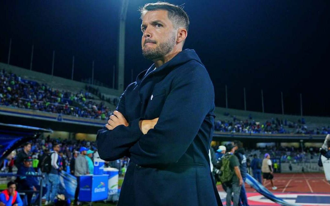 Nicolás Larcamón Aspira a ‘Enmudecer el Volcán’ con su Estrategia