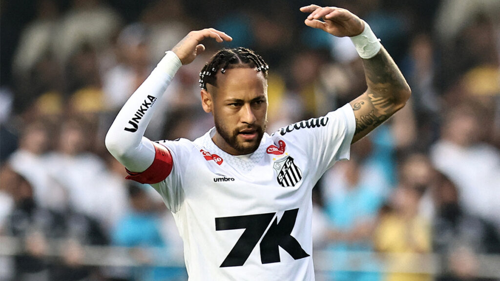Neymar brilla con un triplete y aleja a Santos del descenso