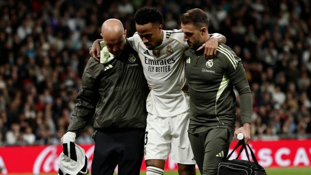 Militao sufre una grave lesión y será baja del Real Madrid por cuatro meses