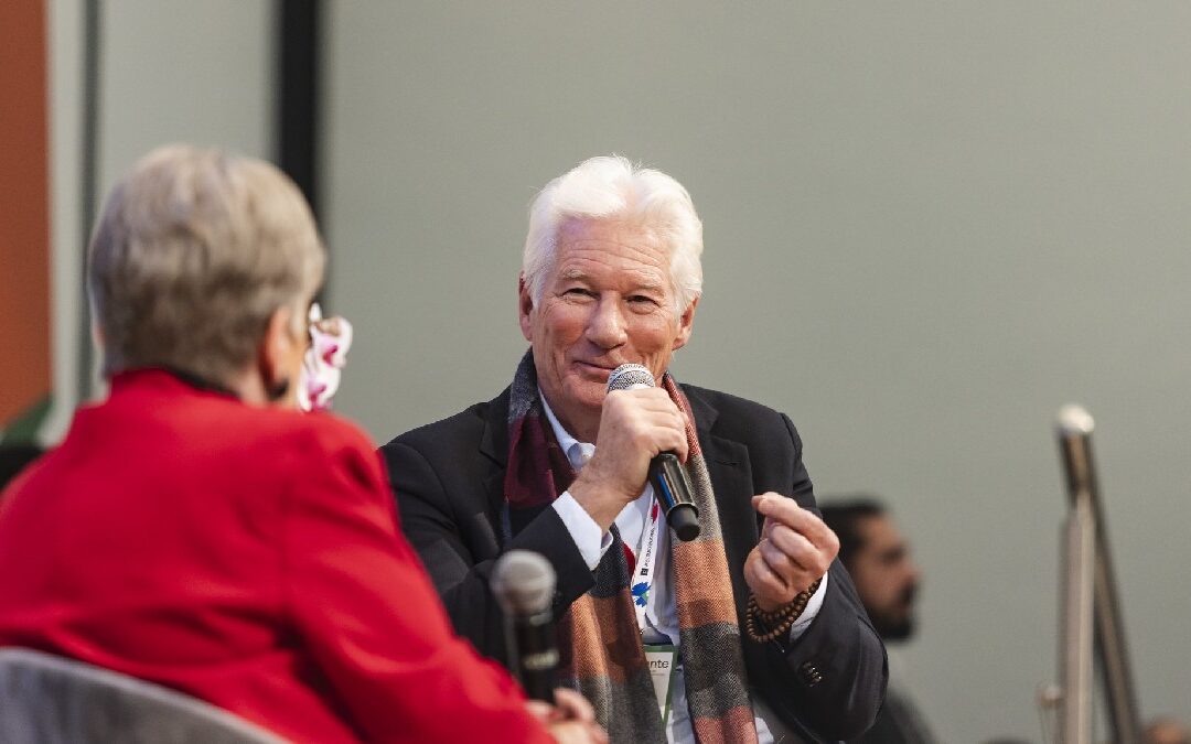 Tensión en la FIL Guadalajara: Alicia Bárcena y Richard Gere abordan a Claudia Sheinbaum