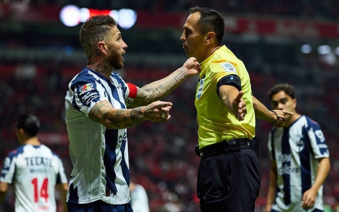 Sergio Ramos Recibe un Regalo Especial de Santander en su Último Partido de Liga MX