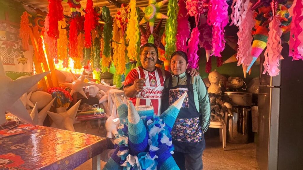La familia Ruiz y el arte de hacer piñatas: preservando la tradición en Phoenix
