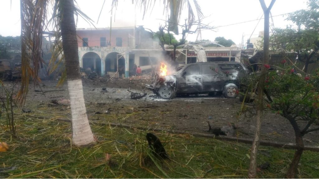 Michoacán: Coche bomba en Coahuayana causa 2 muertes y 7 heridos graves, atribuyen ataque al CJNG